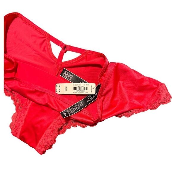 Victoria's Secret VERY SEXY
Lace-Trim Red Cheeky Panty
CUTOUT BACK LACE … - Picture 5 of 17